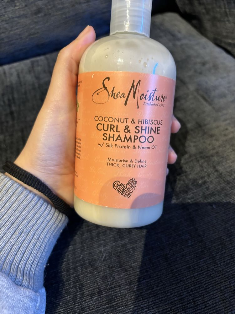 Shea Moisture Coconut & Hibiscus Curl & Shine Sampoo e Conditioner