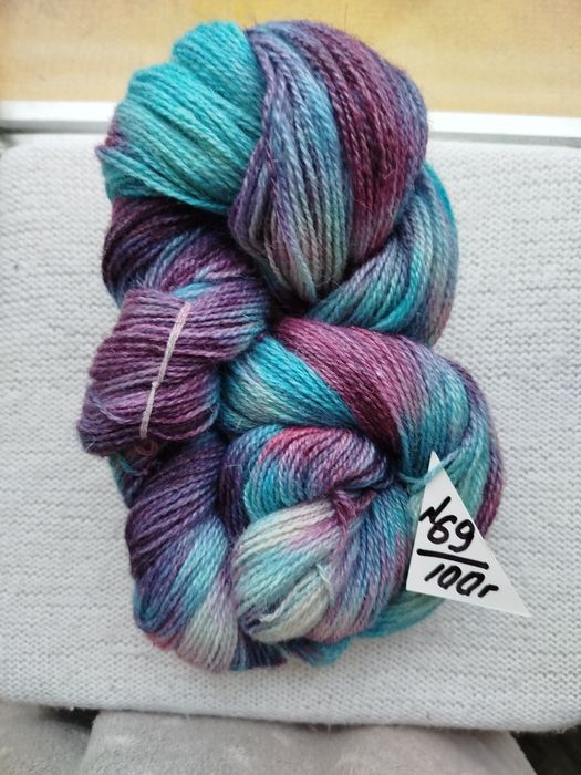 Пряжа полу шерсть  индивидуального окрашивания