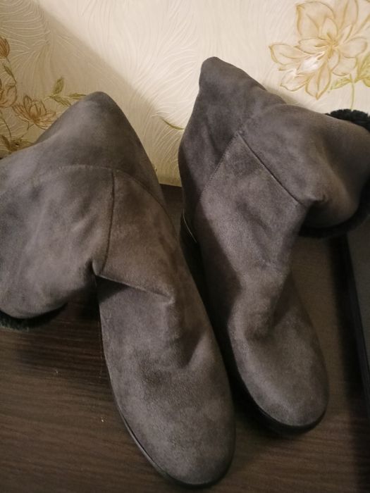 Продам чоботи жіночі НОВІ
