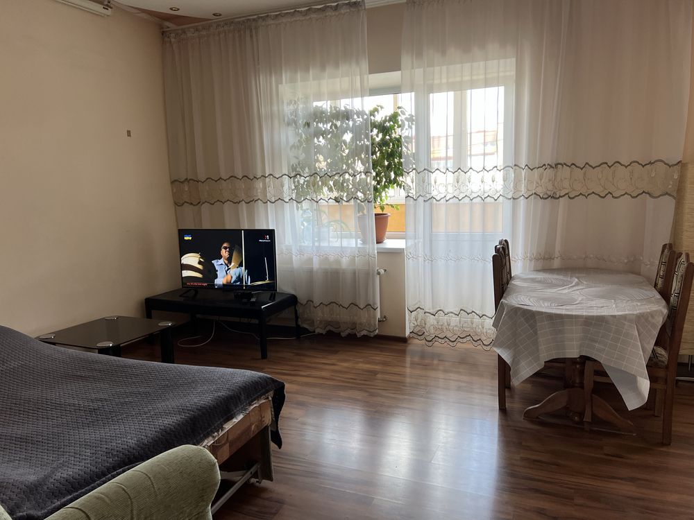 АВТОВОКЗАЛ, 12школа , 2кімн. квартира погодинно/подобово.