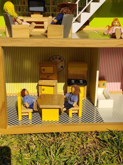 Casinha de bonecas, com acessórios incluídos