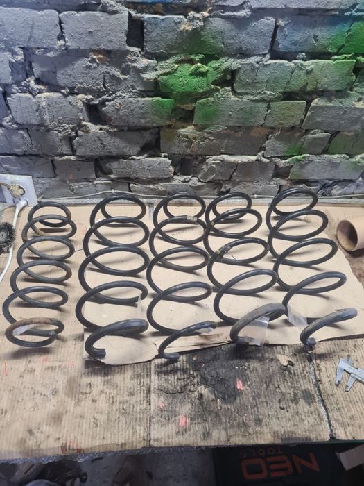 Пружини передні задні права ліва Mercedes w169 A150 A170 A200 А клас