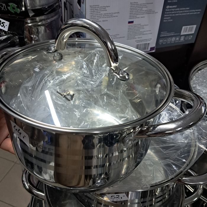 Garnek z pokrywką 2,5l pojemności 18cm średnicy