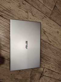 ASUS Vivobook 15
Model: X512D
Procesor: AMD Ryzen i5 3500
Kartka grafi