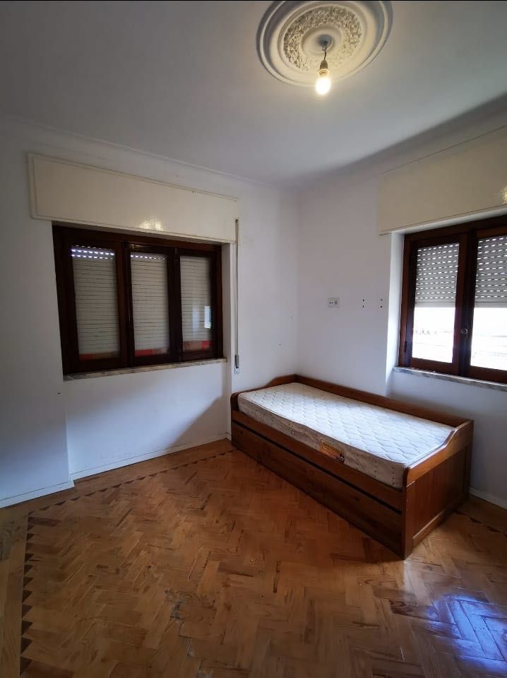 Quarto para arrendar em moradia Azambuja