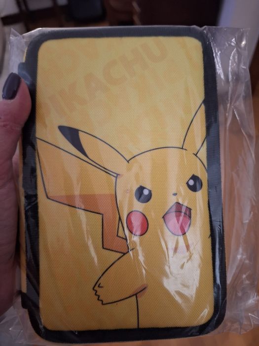 Estojo pokemon novo