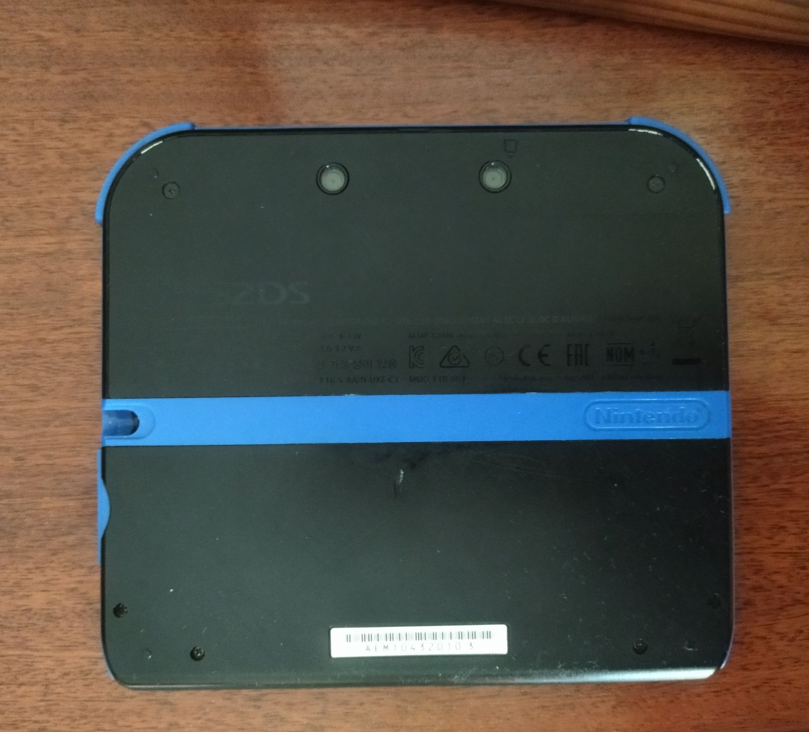 Nintendo 2ds com ecrã partido