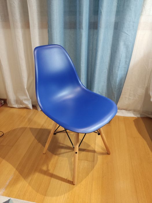 Secretária IKEA modelo MICKE azul