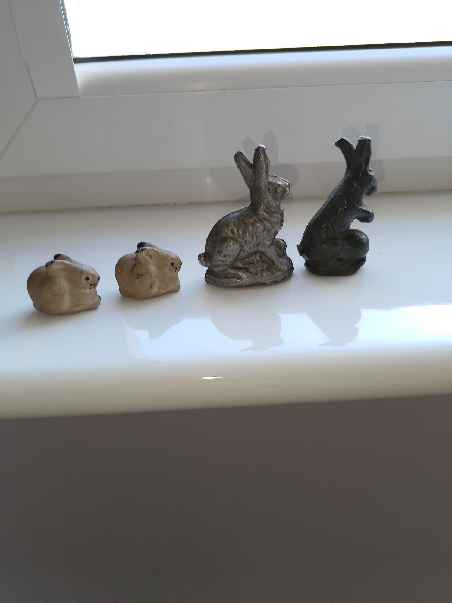 Stare króliki figurki