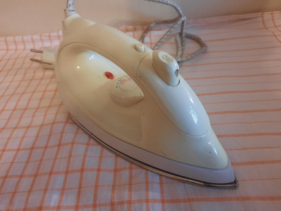 Утюг West белый утюг 1000Вт Вест