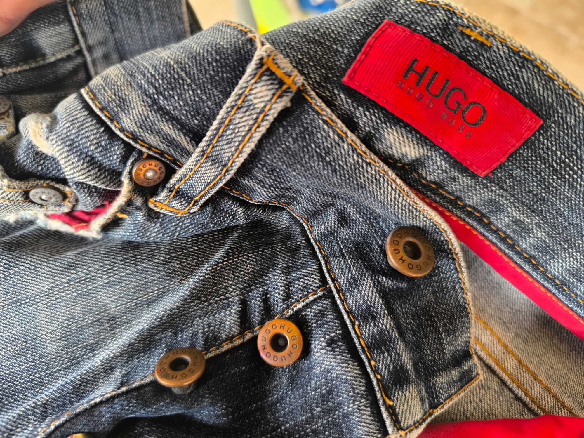 Hugo Boss. Em excelente estado.
Vintage, tamanho 34