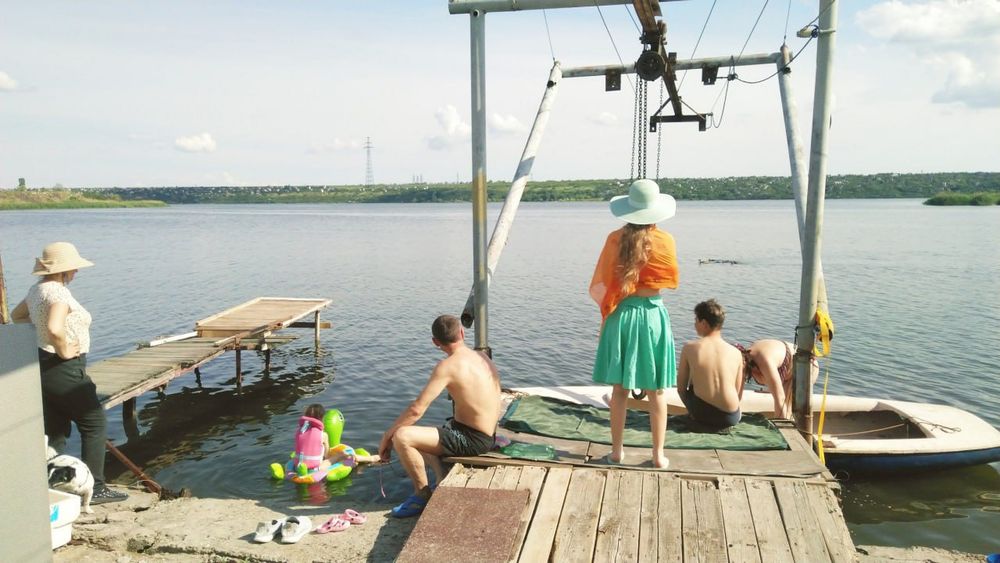 Продается 2 места на 5 Причале у самой воды.