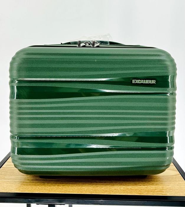 Nowy kuferek podróżny , kosmetyczka