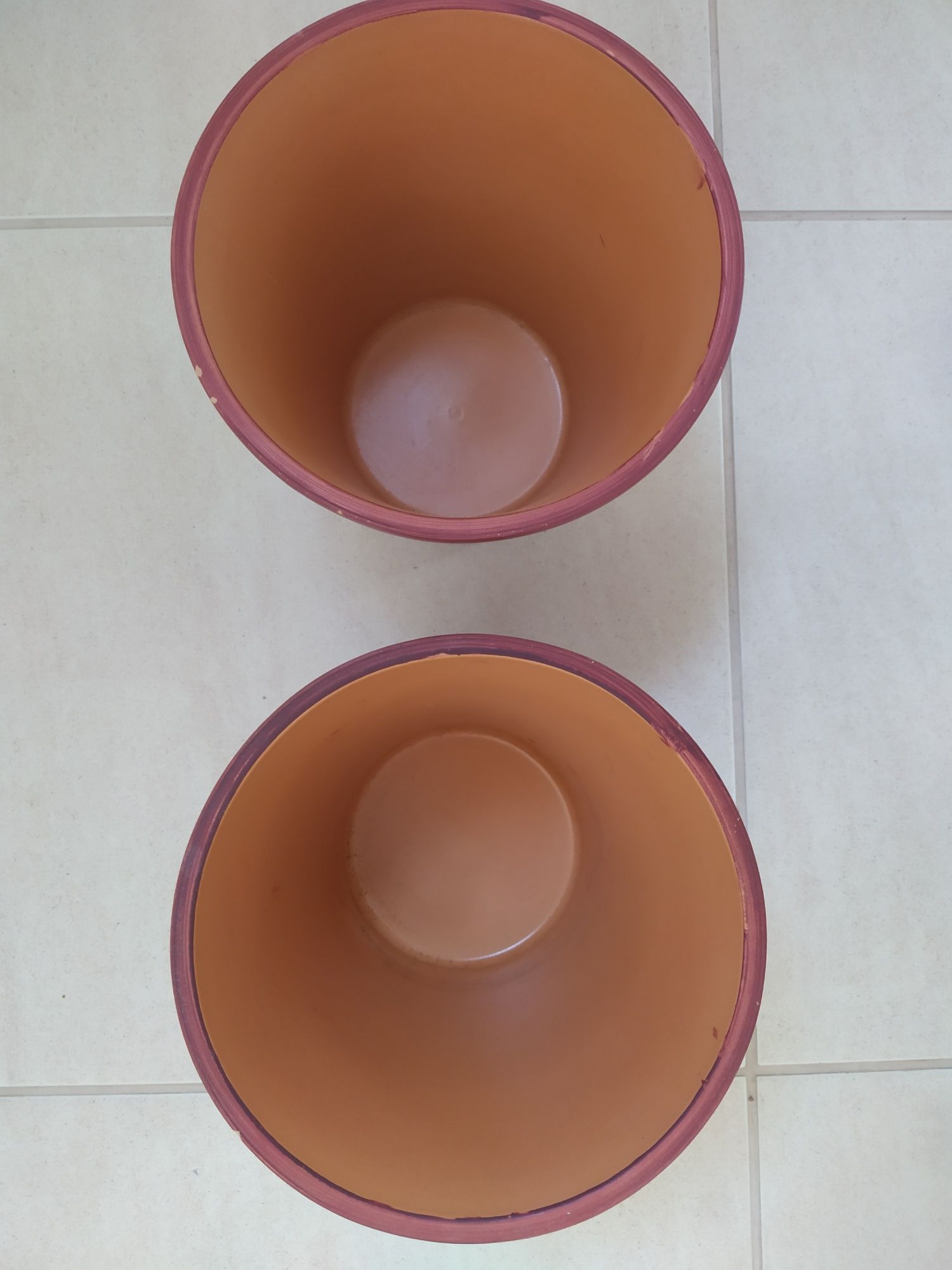 6 Vasos de cerâmica bordeaux em bom estado.