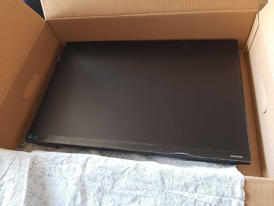 Монитор 24'' Samsung F24T450GYI