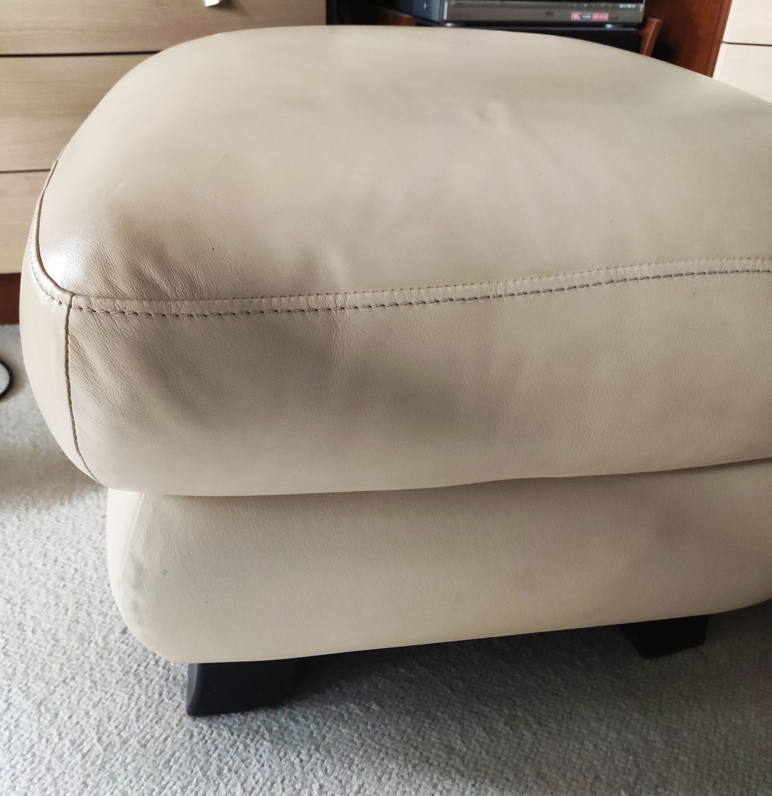 Hocker puf Kenya, skóra, kolor kość słoniowa (dostępne 4 sztuki)