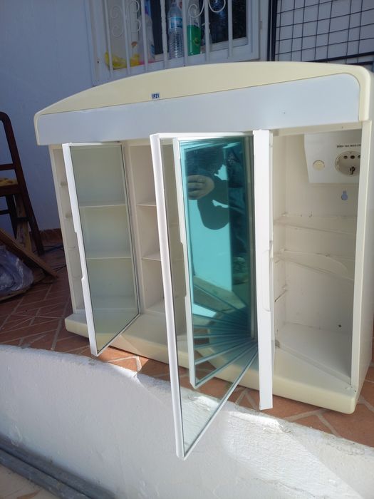 Armário com espelho WC