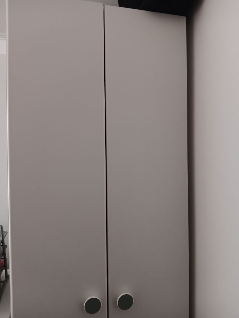 Roupeiro alto branco