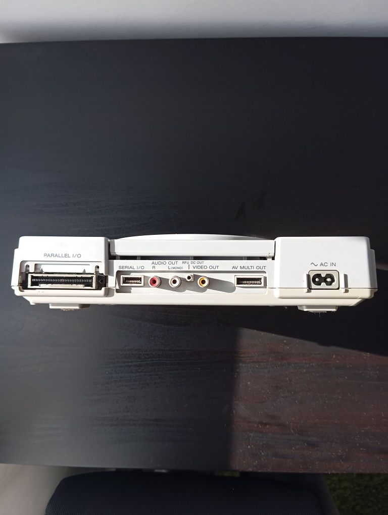 PlayStation SCPH-1002 + comandos e cabos