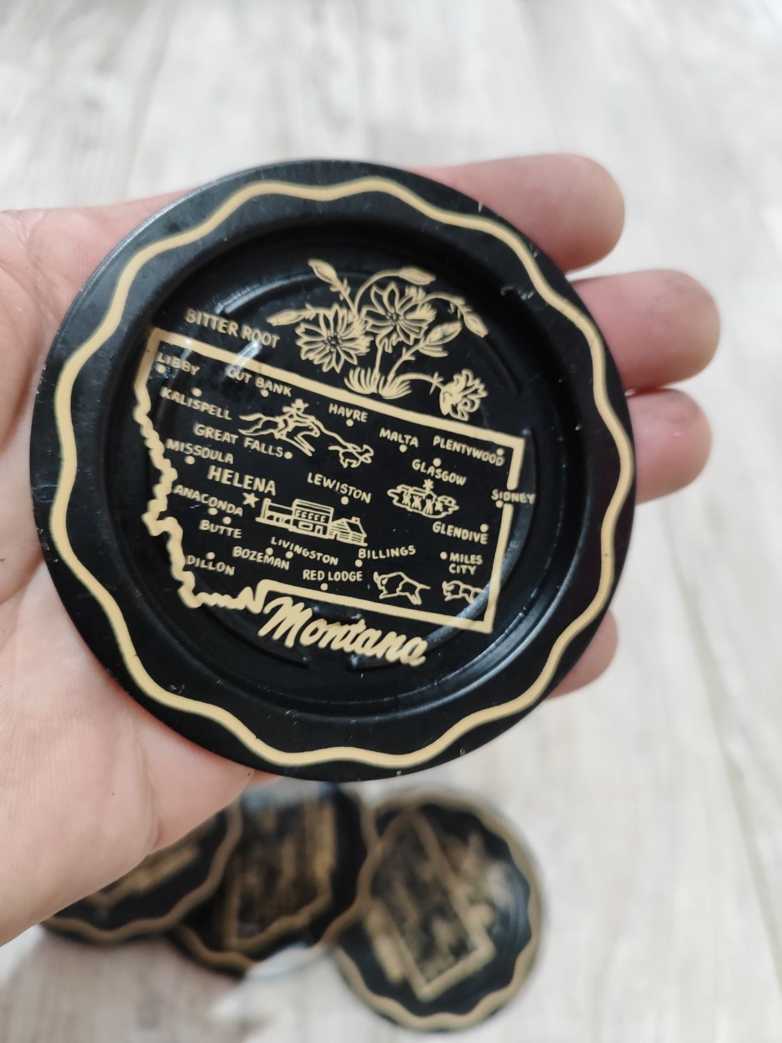 Podkładki tacki metalowe vintage Montana