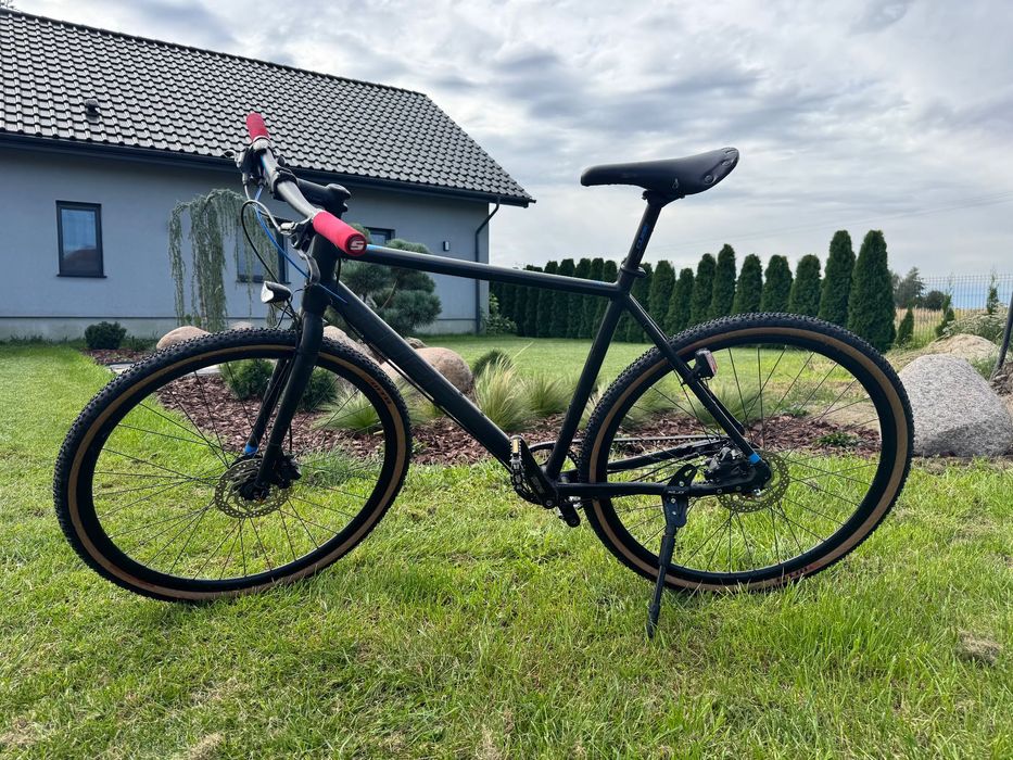 Rower trekkingowy CUBE HYDE RACE, rama 54, na pasku, auto światła