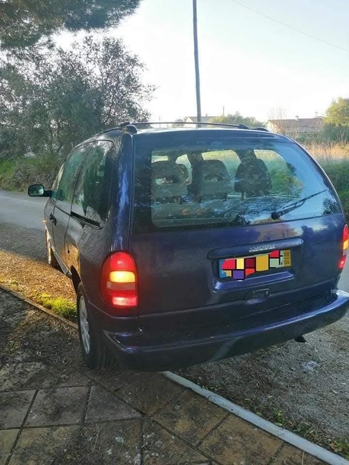 Chrysler voyager 2.5 CRD Limited 7lugares ano2000 pneus novos