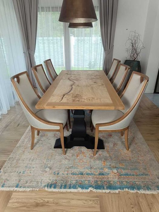 Дубовый стол . Монолитная столешница из капа тополя в дубовой раме.