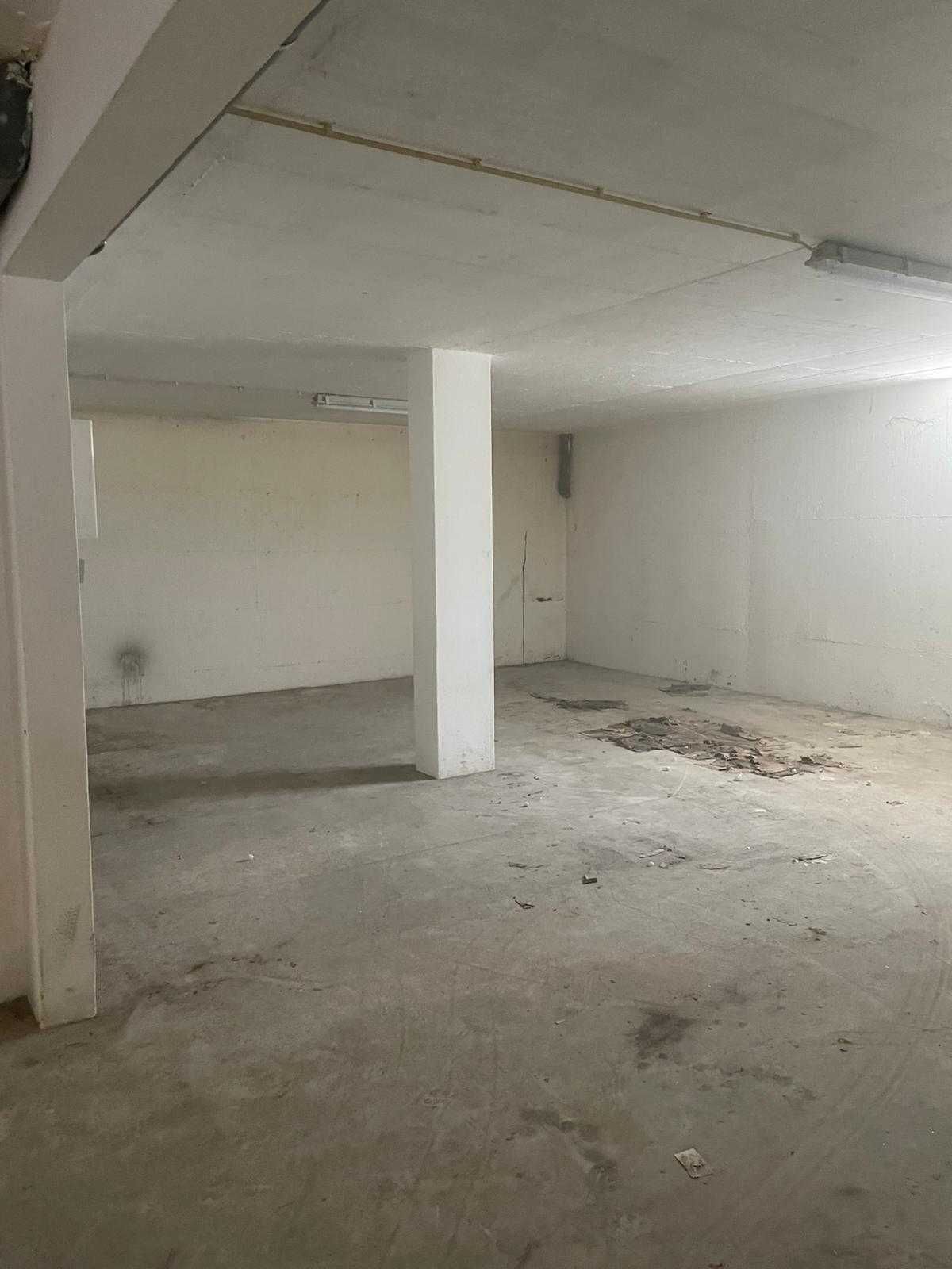 Garagem de 50m2 - centro de Almeirim.