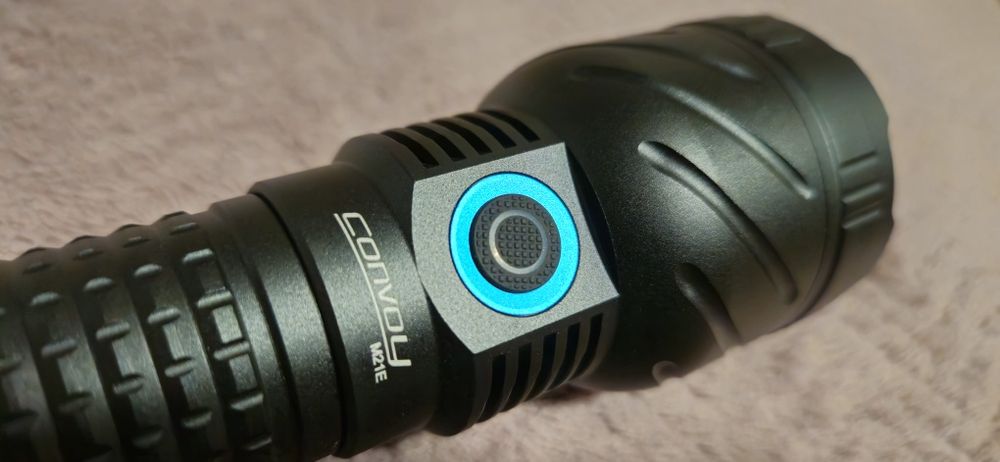 Nowa latarka Convoy M21E, szperacz, dioda SFT-25R, akumulator 5800mAh