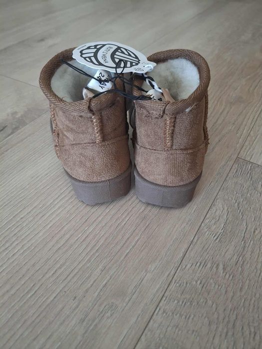 Sprzedam buty zimowe dla dziewczynki rozmiar 24