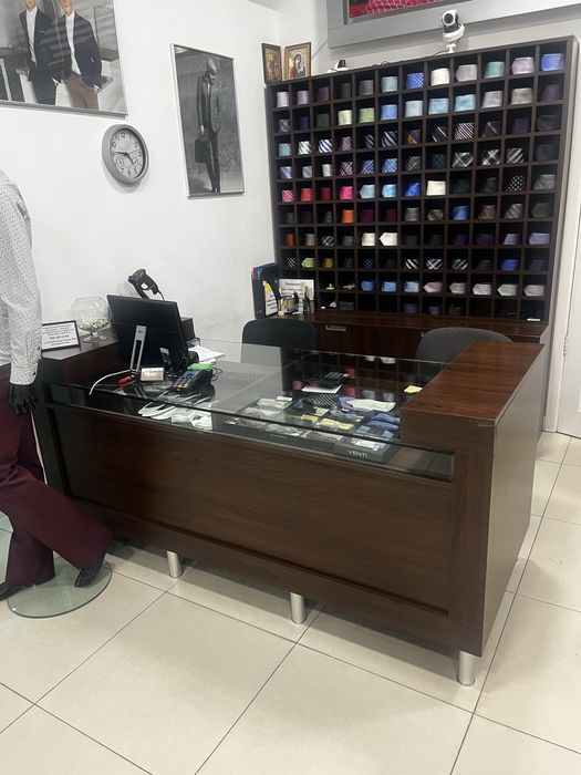 Стол офисный/ мебель в магазин