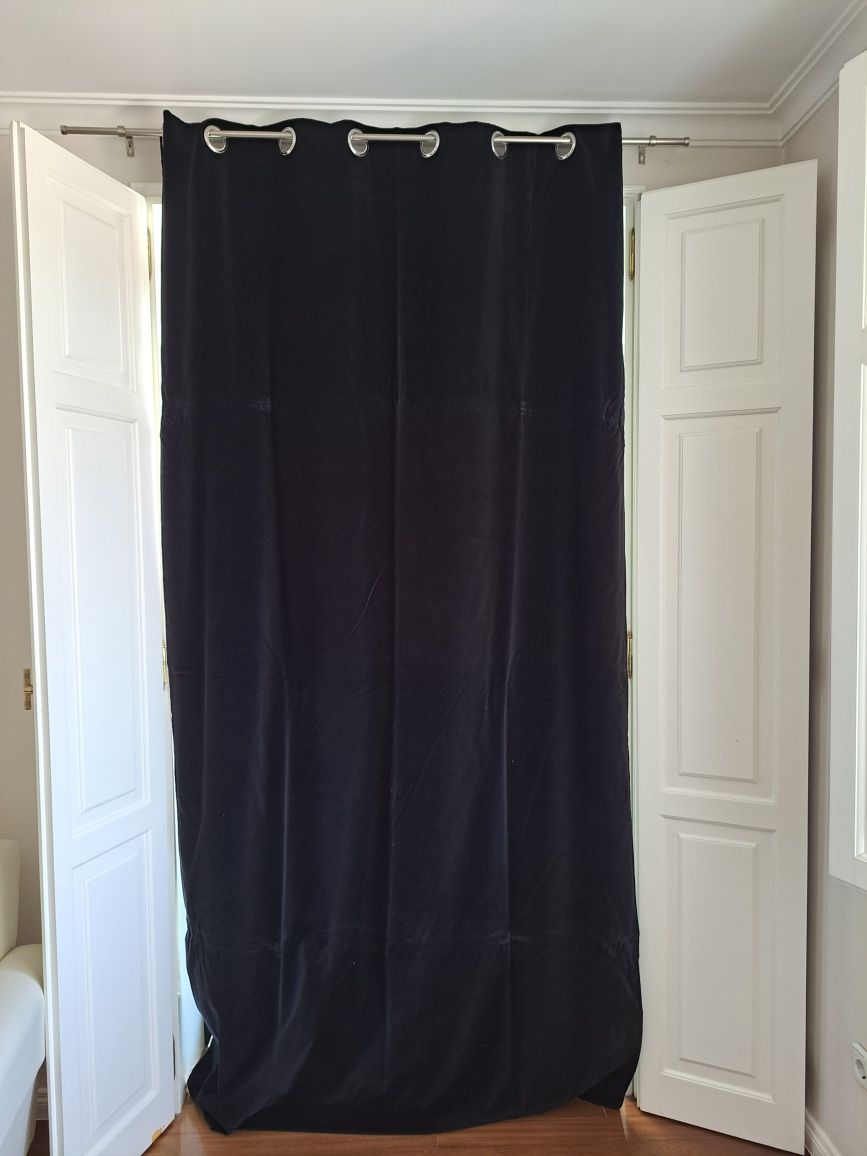Cortinado preto  de veludo