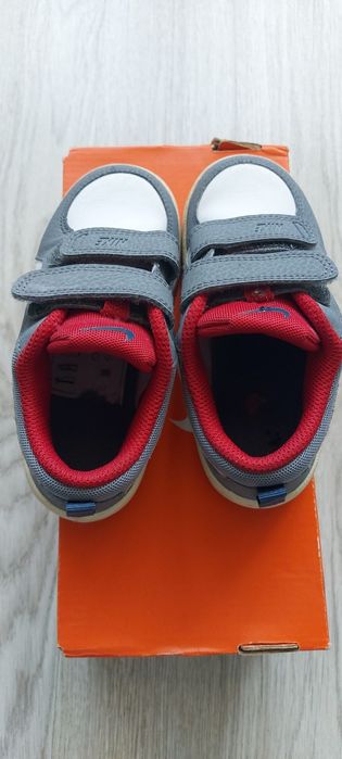 Ténis criança em pele  NIKE 25 BOM ESTADO