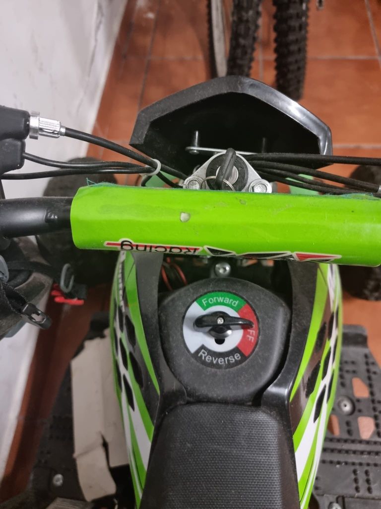 Mini Moto 4 elétrica para criança