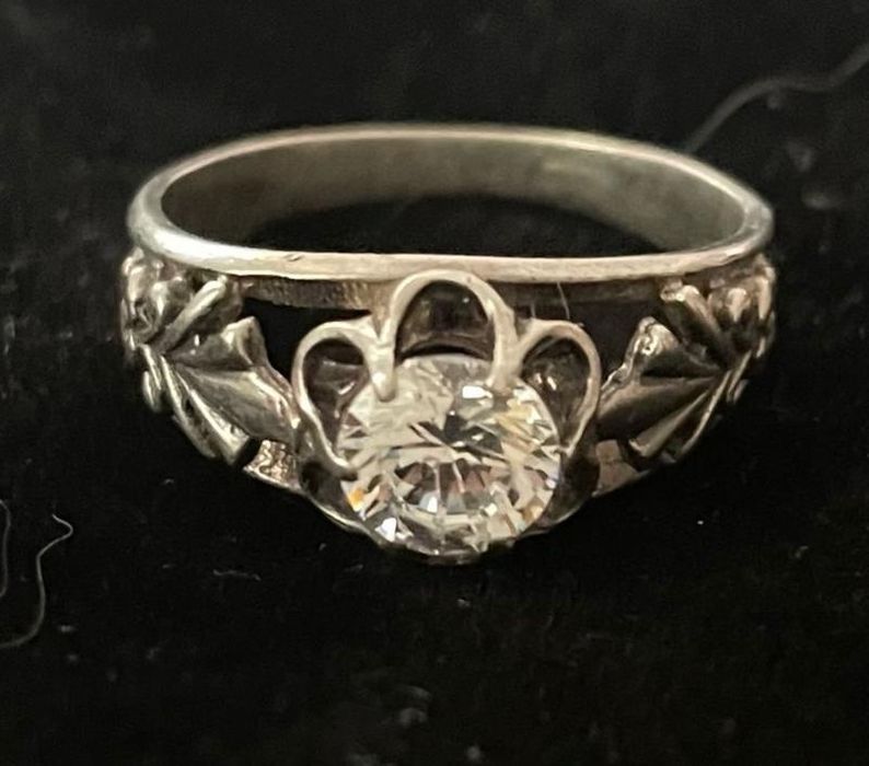 1982 рік вишуканий срібний перстень з горним кришталем, квітка