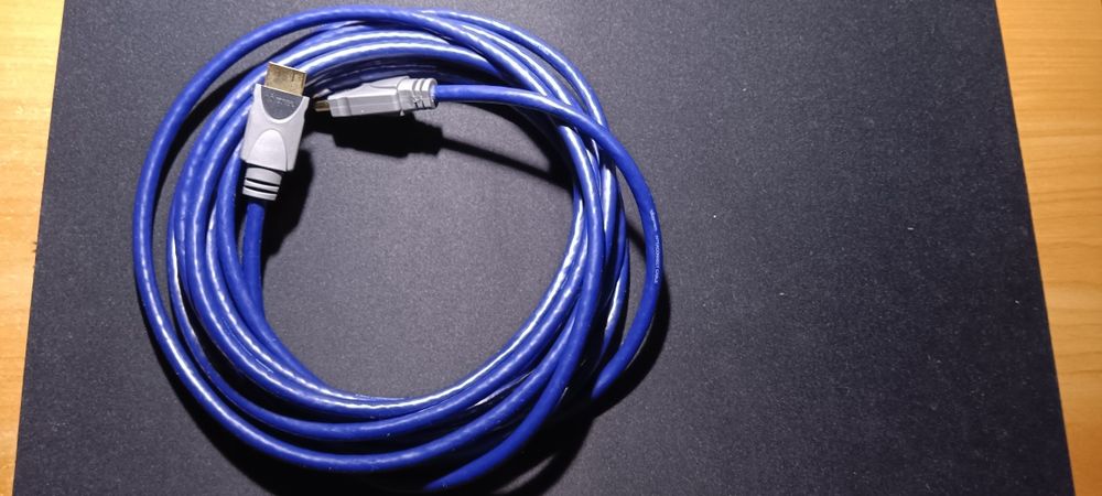 HDMI кабель довжиною 5,5 м.