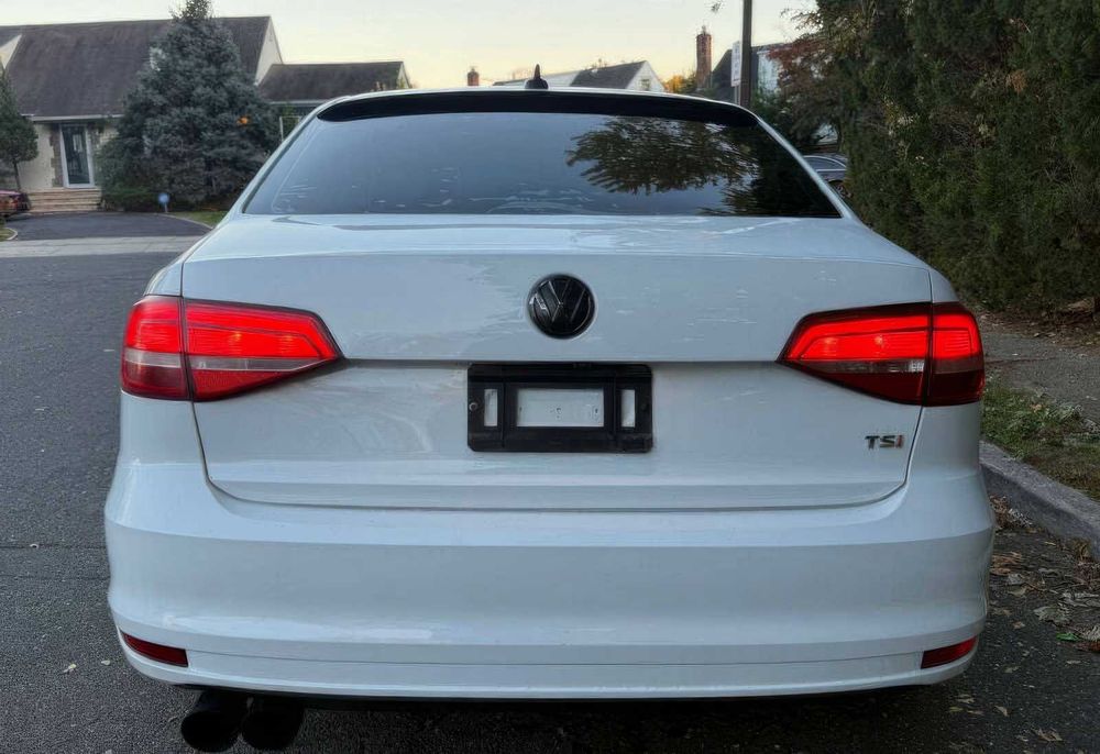 Volkswagen Jetta Sport      2015