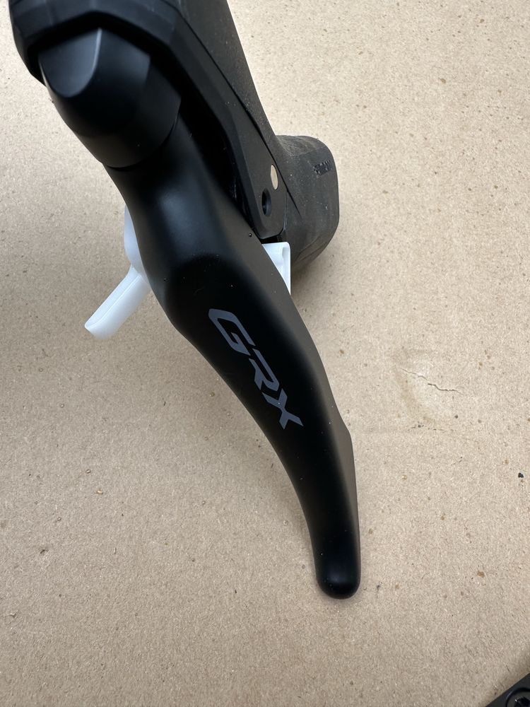 Nowa dźwignia / klamka + zacisk Shimano GRX ST-RX600 + BL-RX400