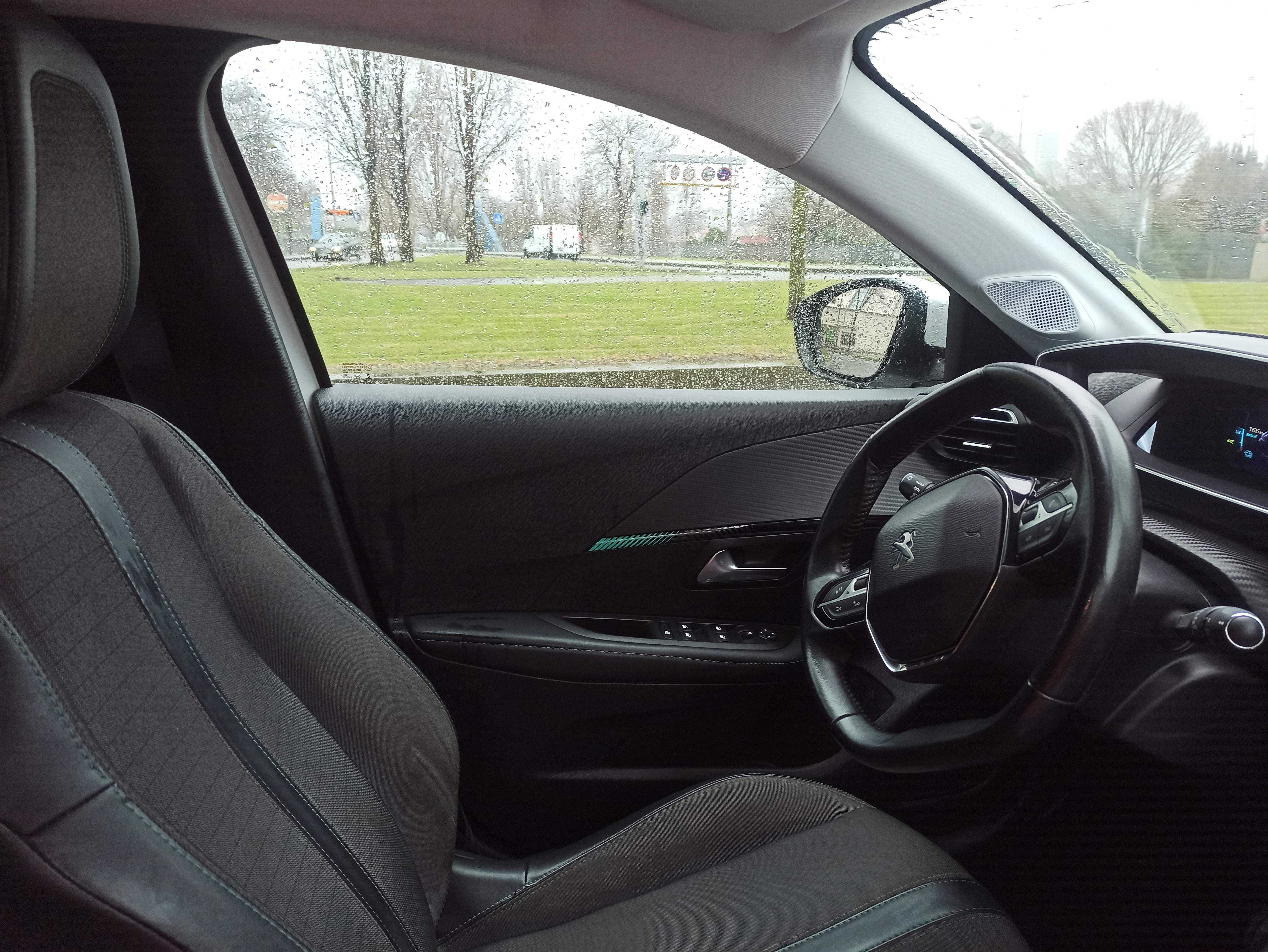 Peugeot e-208 Elétrico 50Kwh Allure (IVA Dedutivel)