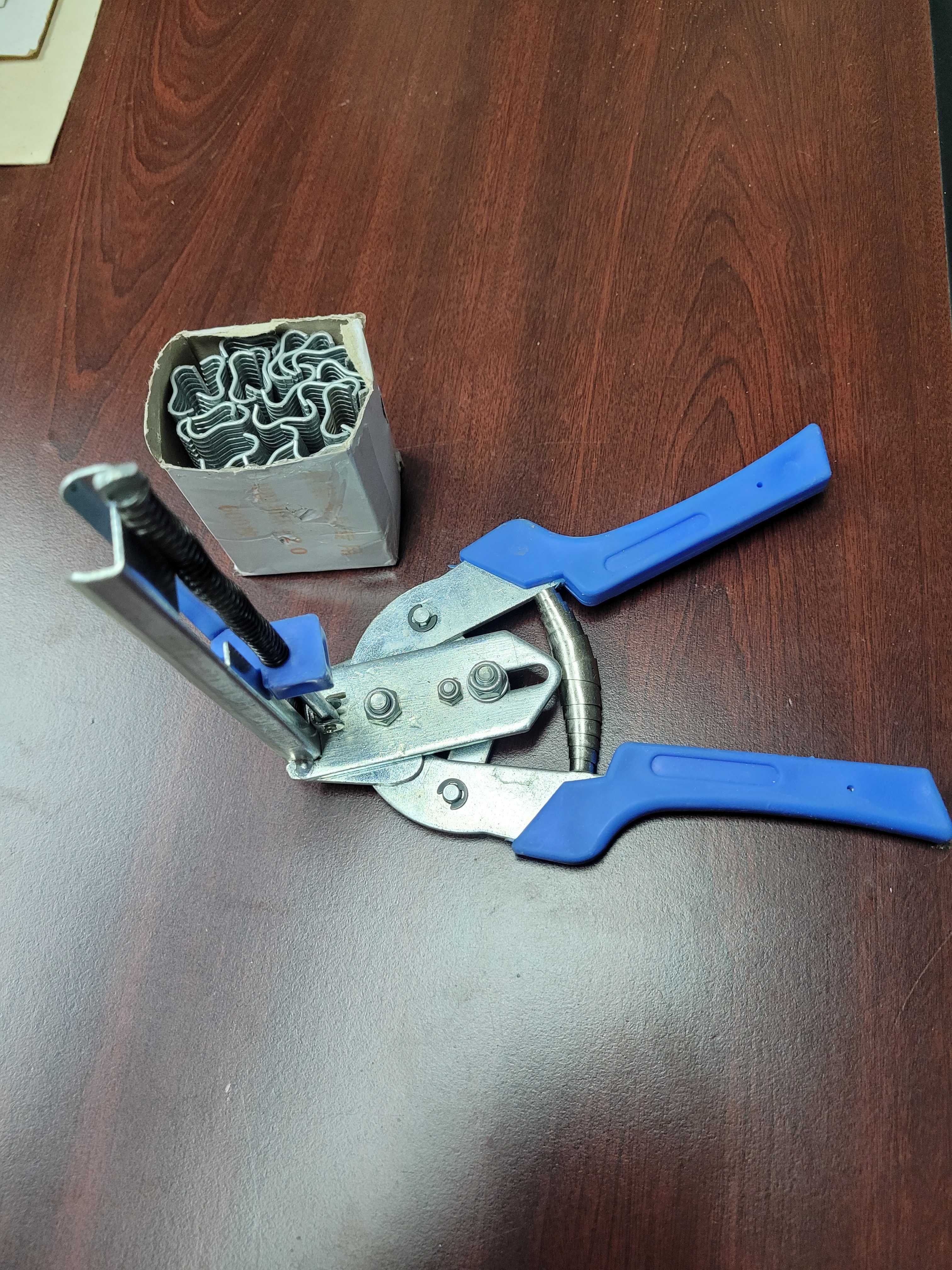 Alicate para fixar rede