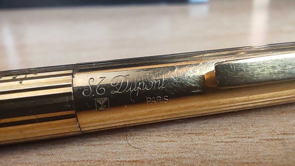 Caneta ST Dupont em ouro