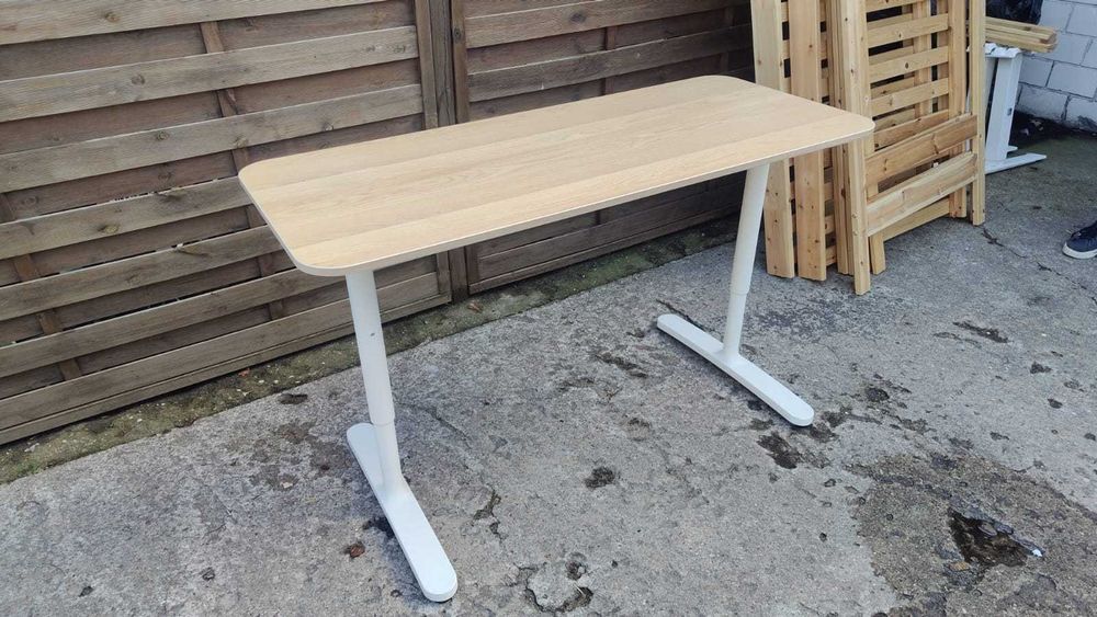 Biurko IKEA Bekant 140x60 blat regulowany dąb Posiadam 2 sztuki