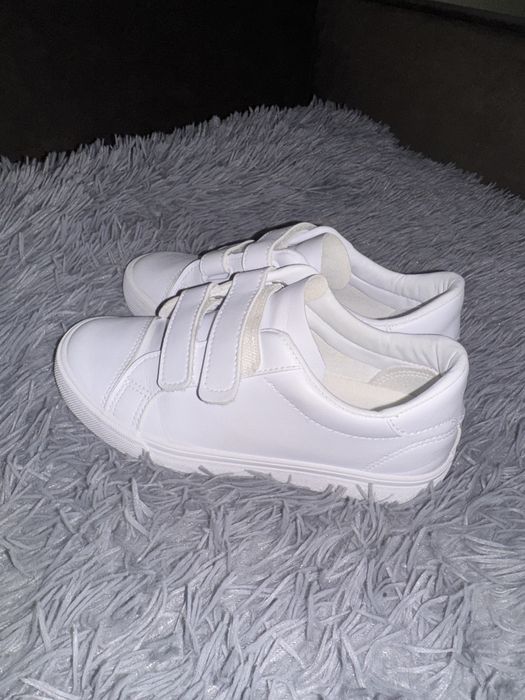 Білі кросівки унісекс