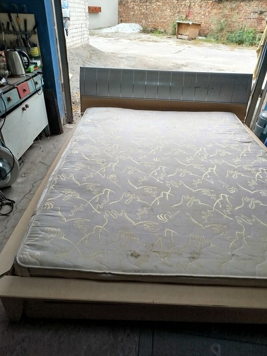 Продам двохспальне ліжко