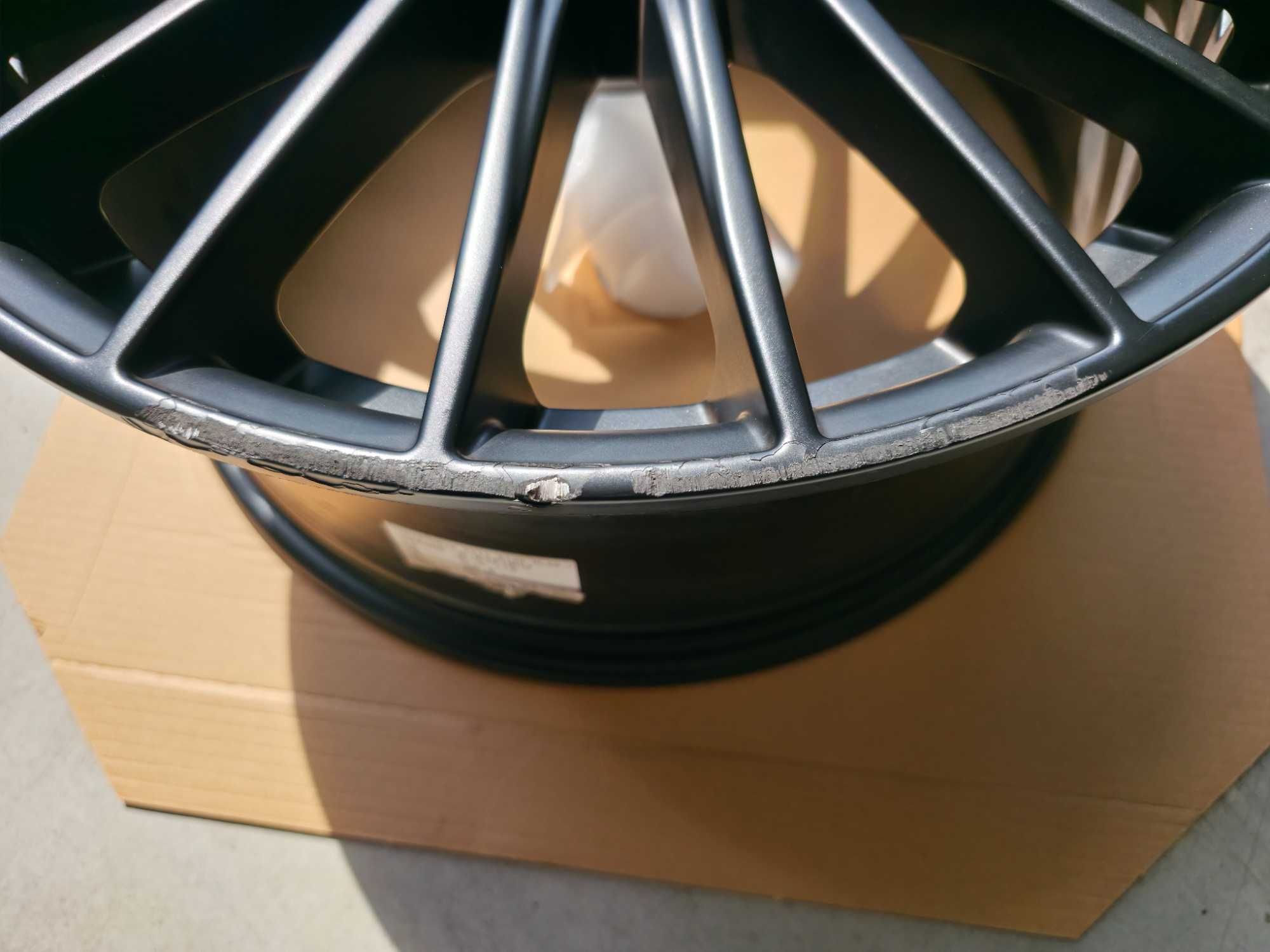Felga alu - Carmani Karl 24 BM 18'' 5X112 ET45 - USZKODZONY RANT
