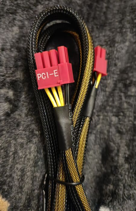 Кабелі живлення Gigabyte PCI-E Express, 8 pin + 6+2 pin.