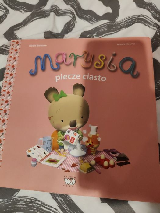 Książeczka Marysia piecze ciasto
