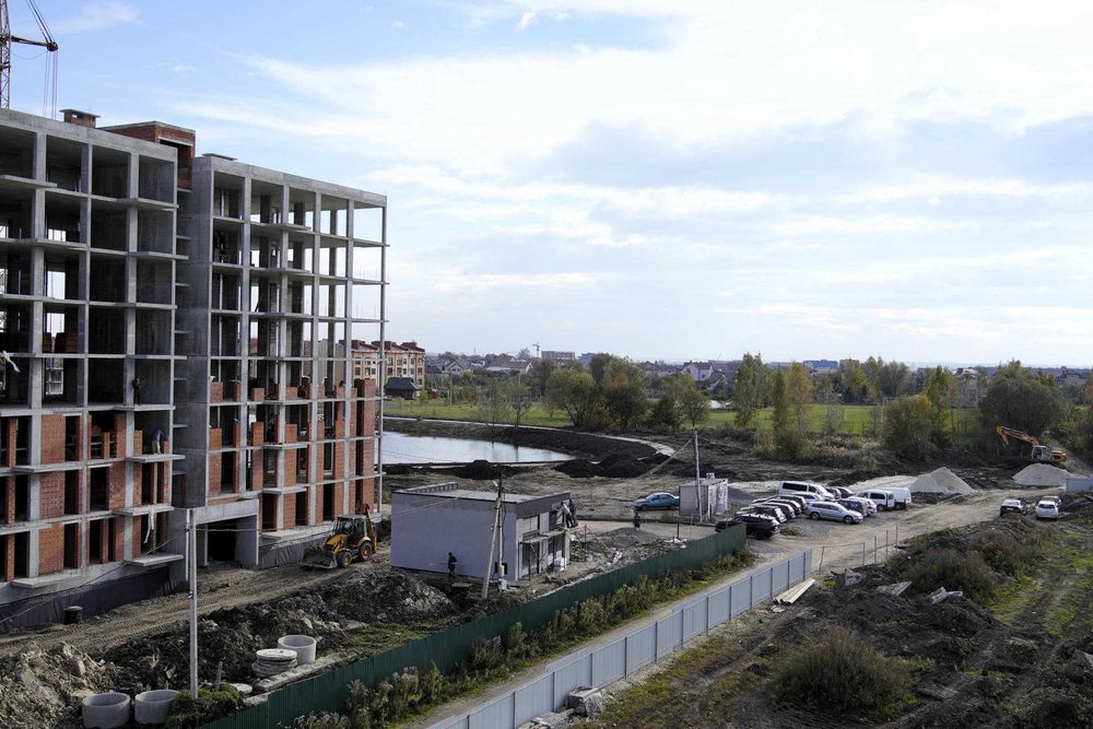 Простора 2-кімнатна біля вул. Стрийської