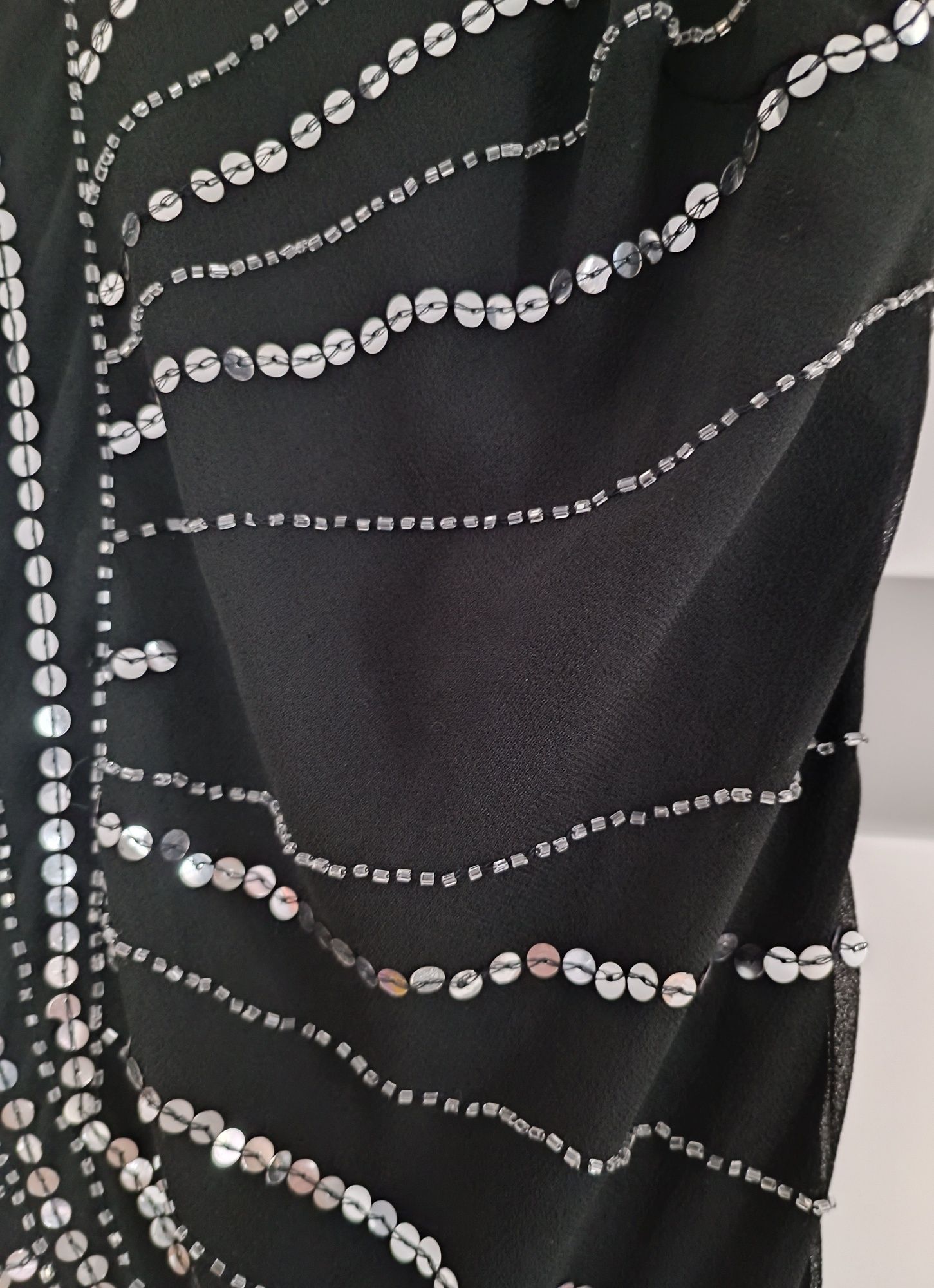 Czarna sukienka damska z cekinami r.42 Kaleidoscope