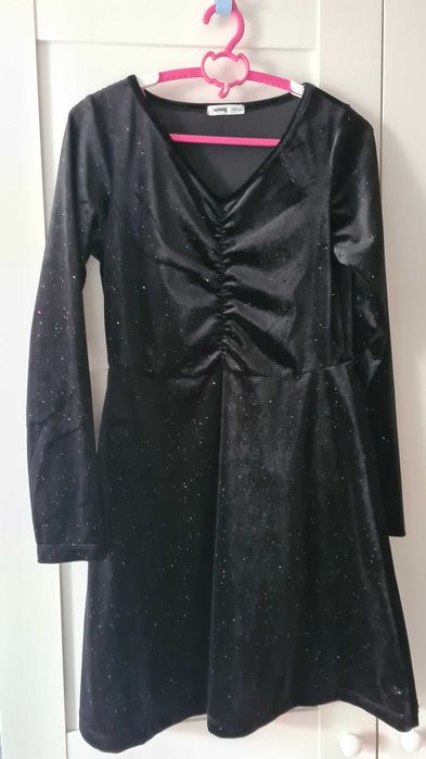 Sukienka czarna z brokatem sinsay dziewczynka 152 długi rękaw jak nowa